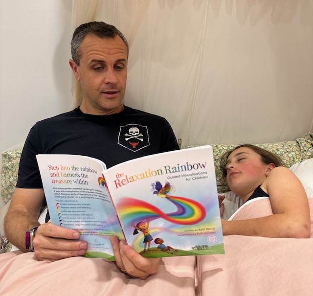 The 11 benefits of bedtime reading (especially for dads!)